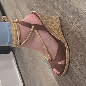 Size 6 Brown strappy banana republic wedges